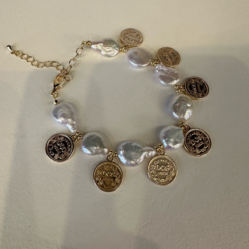 Freshwater Pearl and Gold Coin Bracelet